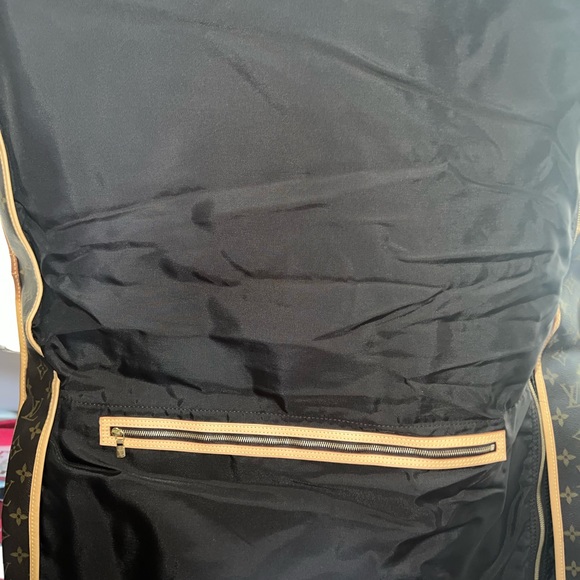 Lv garment carrier - Picture 2 of 3